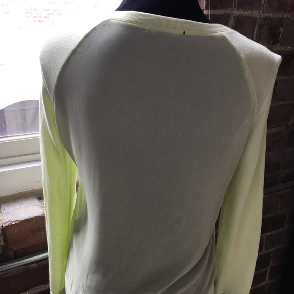 Pastel green top - Picture 2 of 2
